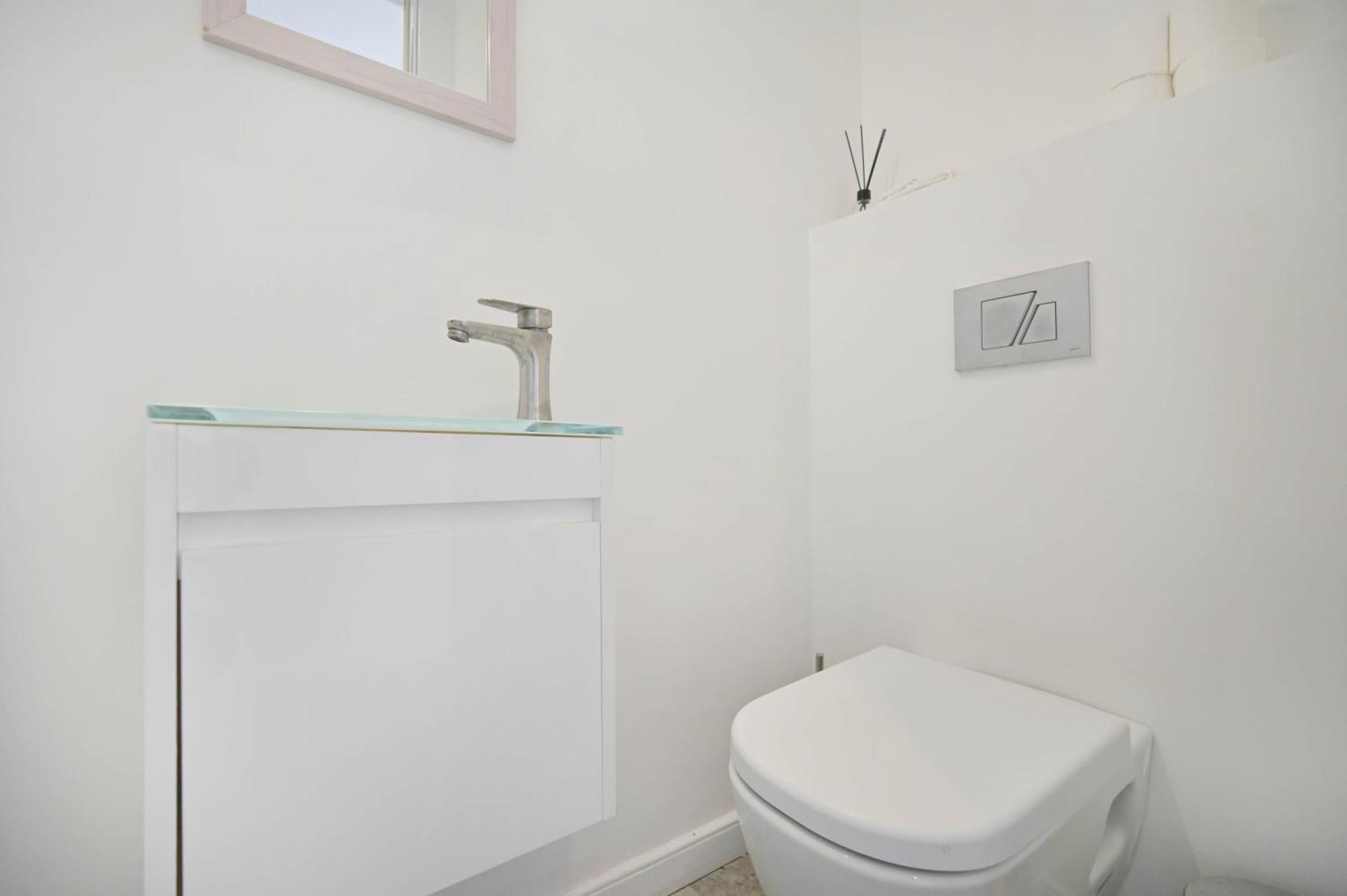 Glam 4br Overlooking Banana By Holyguest Apartment