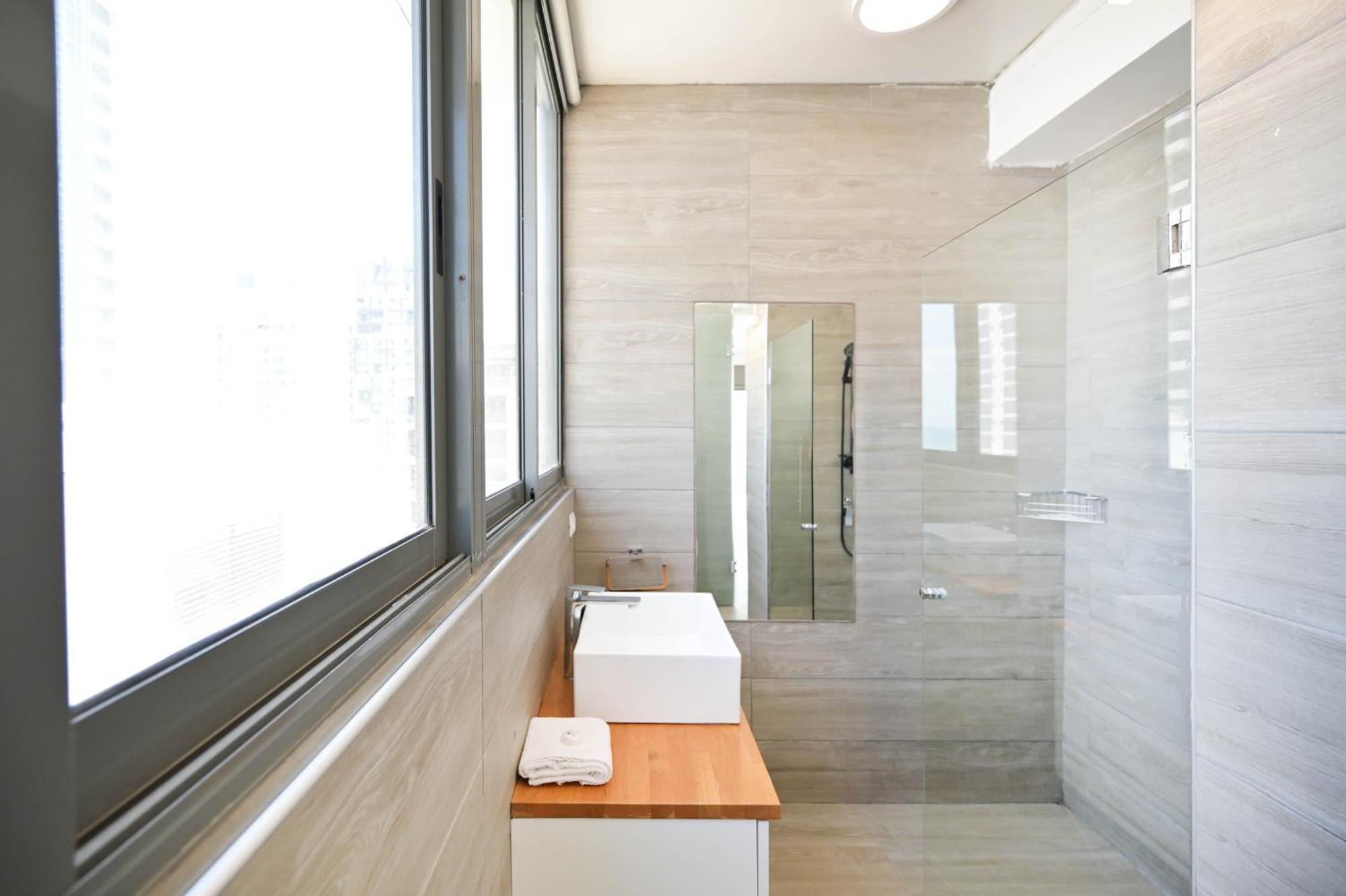 Apartment Glam 4br Overlooking Banana By Holyguest