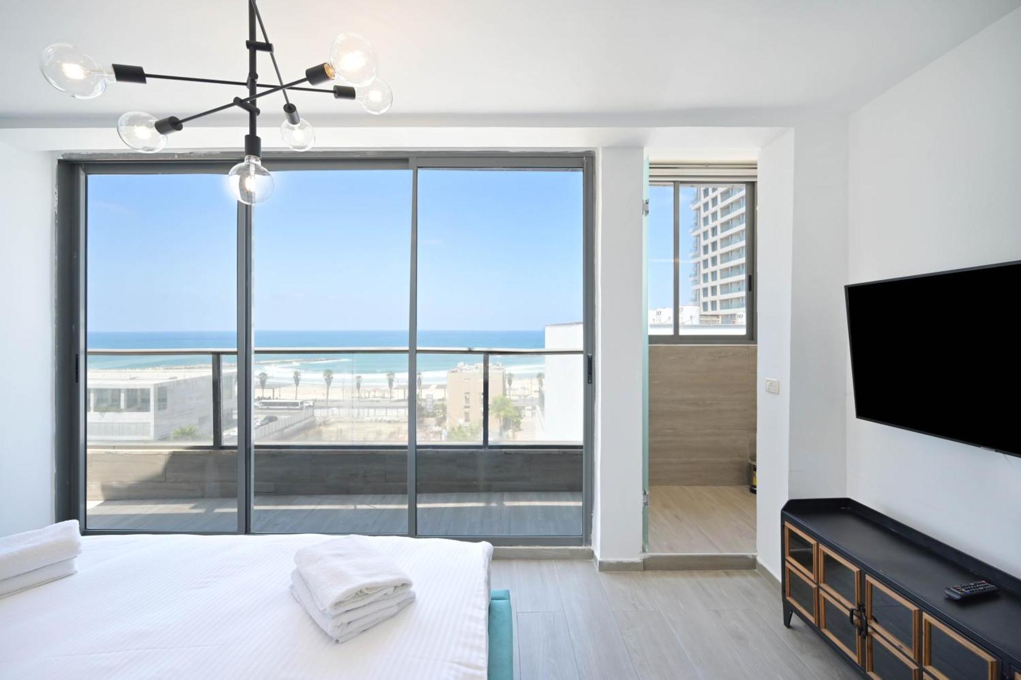 Glam 4br Overlooking Banana By Holyguest