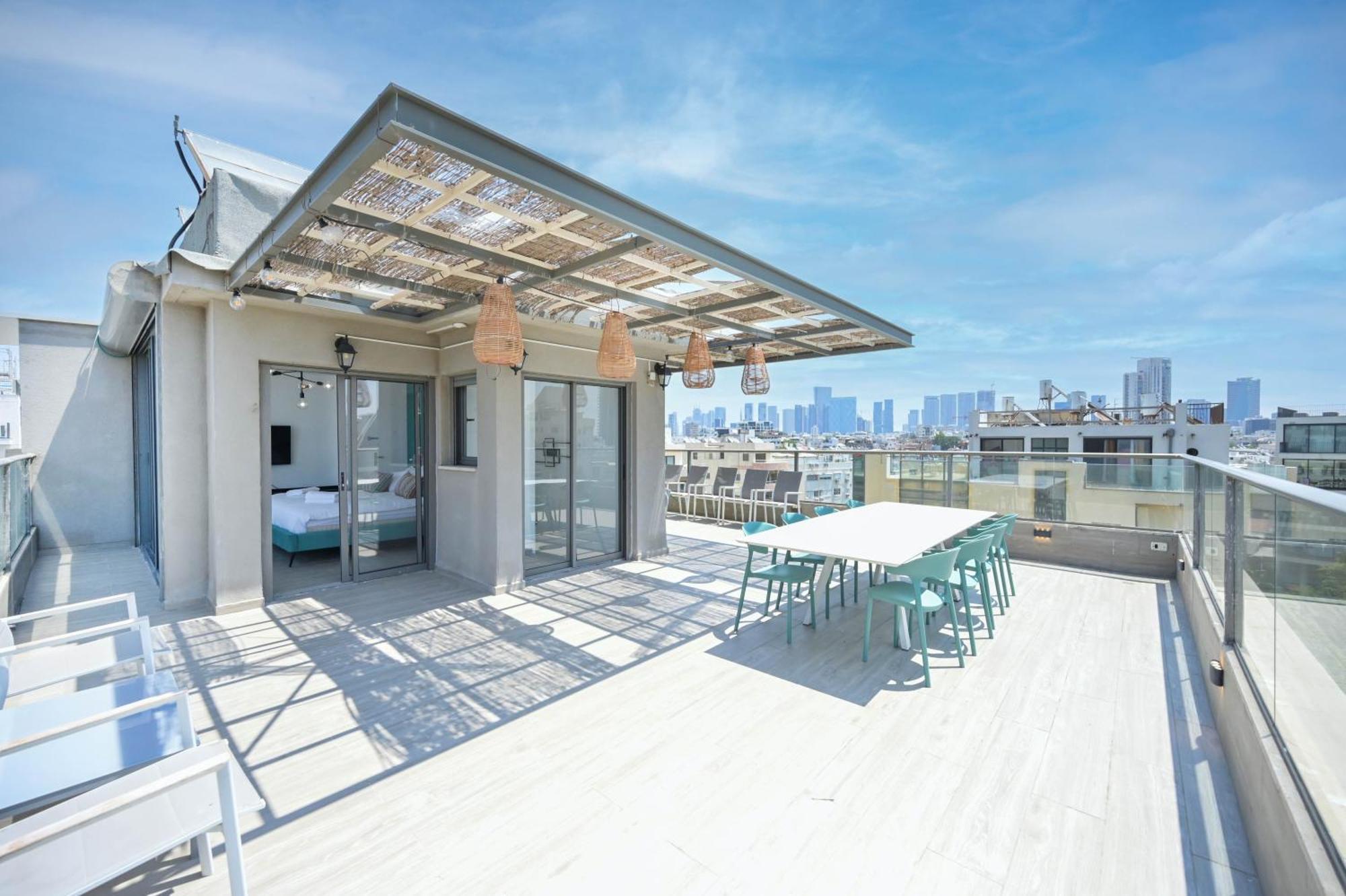 Glam 4br Overlooking Banana By Holyguest Apartment