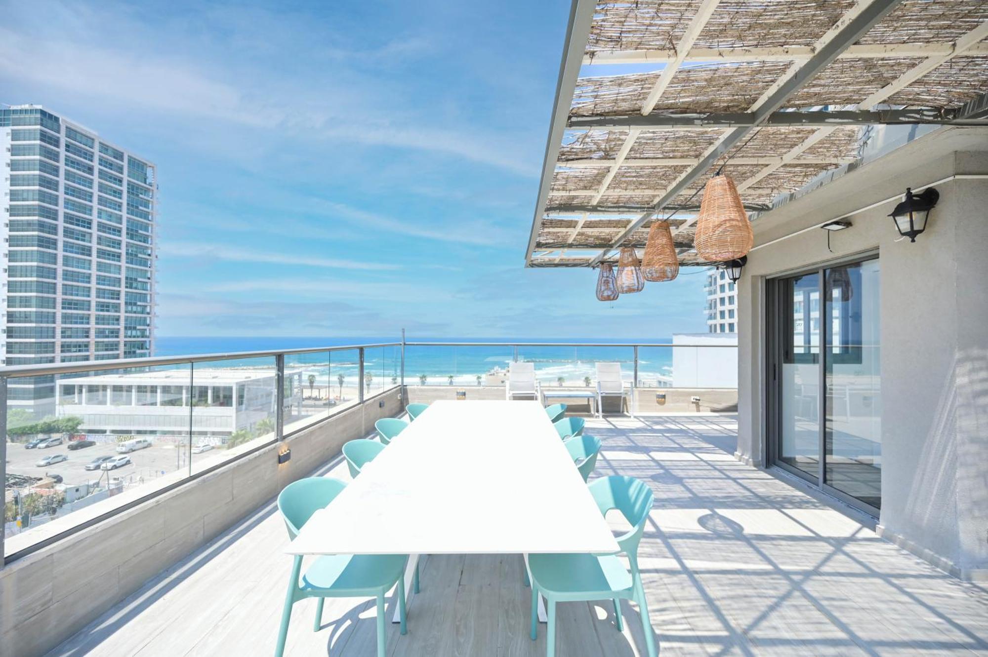 Glam 4br Overlooking Banana By Holyguest