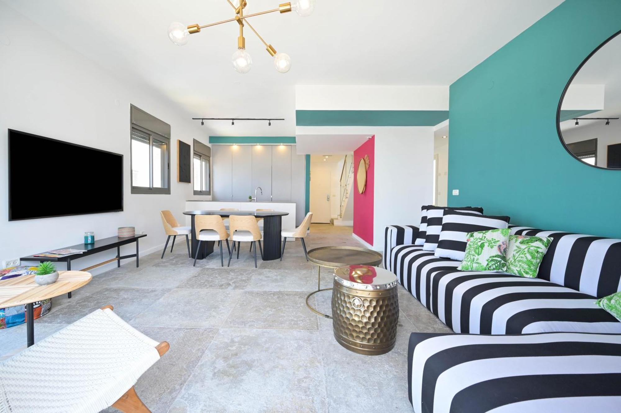 Glam 4br Overlooking Banana By Holyguest